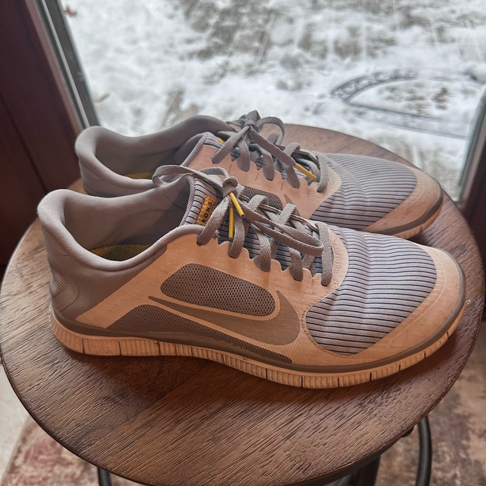 Nike Free 4.0 Livestrong Edition Sneakers Running Shoes Size 11